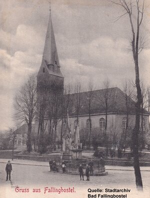 Bild vergr&ouml;&szlig;ern: Bald nach der Fertigstellung 1905 wurden die ersten Postkarten mit dem Kirchenschiff und dem damit verbundenen neuen Glockenturm herausgebracht.