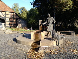 Bild vergr&ouml;&szlig;ern: Grefel-Dorjen-Brunnen auf dem Dorfmarker Marktplatz