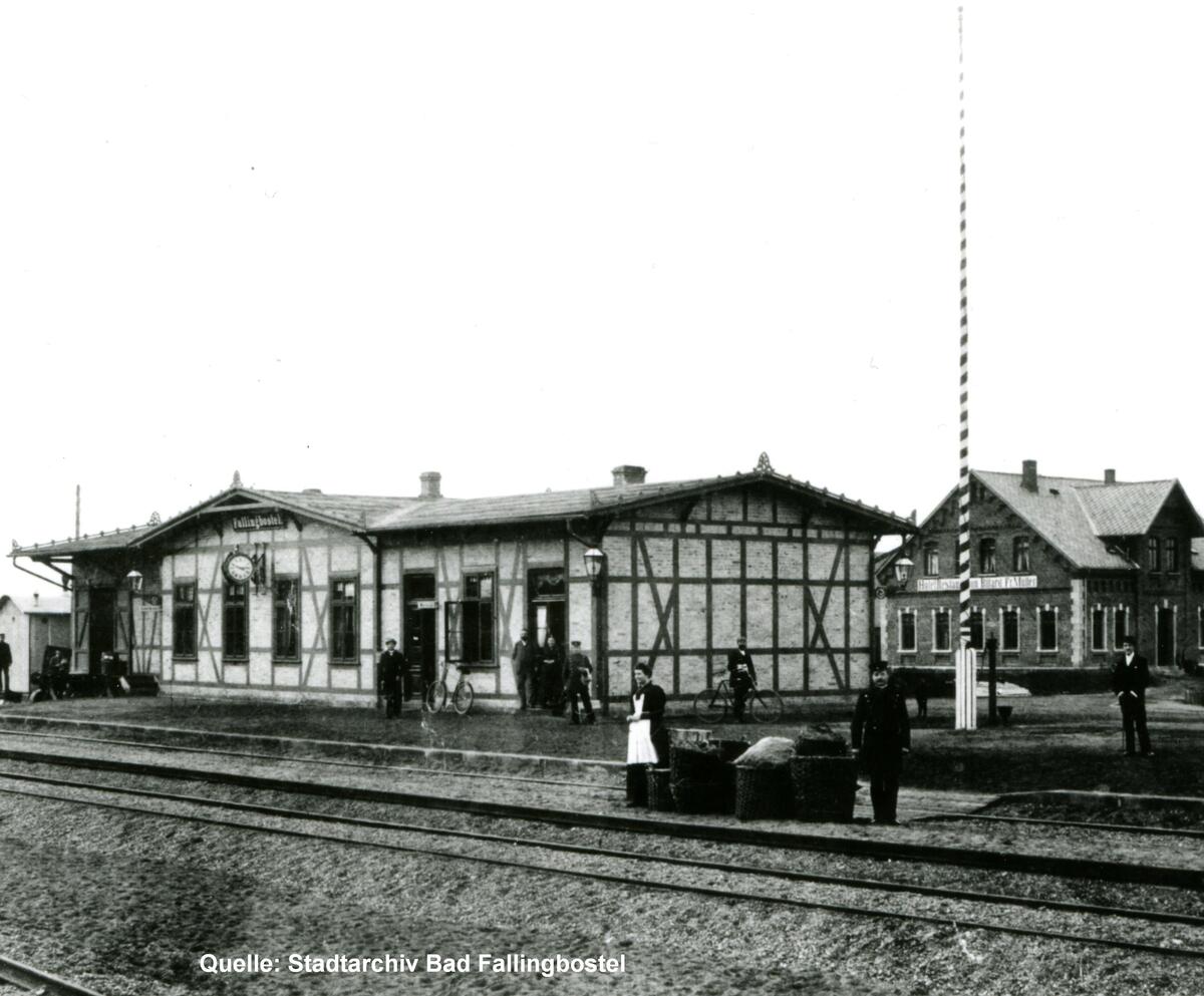 Bild vergrößern: Der Fallingbosteler Bahnhof um 1900