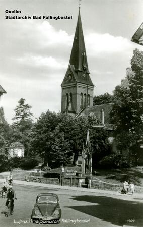 Bild vergrößern: Blick an Leiditz vorbei auf Kirche und Denkmäler