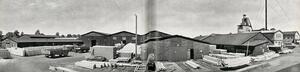 Bild vergrößern: Panorama-Aufnahme des Werksgeländes der Firma Reimann an der Westendorfer Straße (1955)
