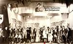 Bild vergrößern: Aufführung des Stücks "Die Mühle von Sanssouci" im Fallingbosteler Hotel zur Lieth 1953
