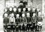 Bild vergrößern: Schulklasse um 1900 - Jahrgang und Lehrer leider nicht bekannt