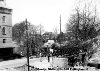 Bild vergrößern: Britische Behelfsbrücke über die Böhme 1945